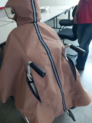 Cape à vélo ouverture arrière et charriots pour fauteuil